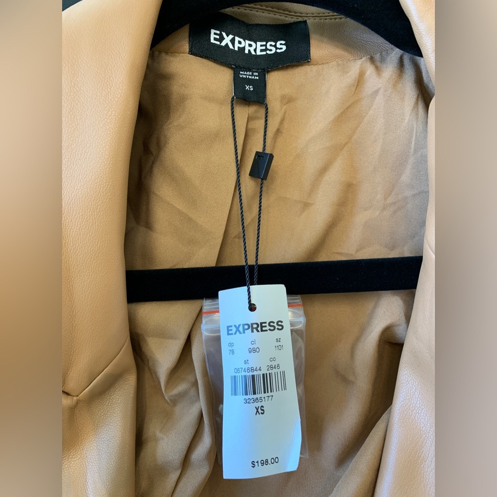 Express Tan Set - Picture 3 of 15
